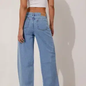 Denim med vide ben